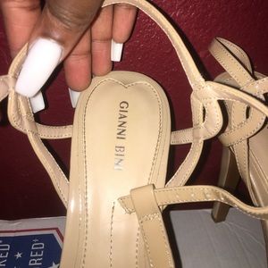 Nude Gianni Bini Heels